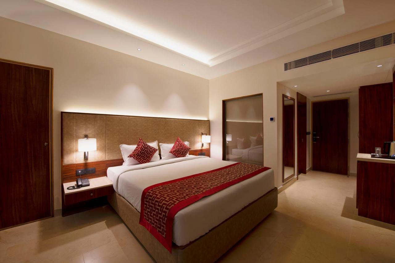 Aarya Mansion V One Hotel Hassan Esterno foto