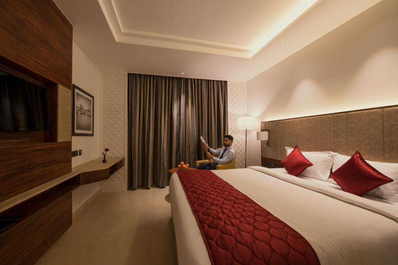 Aarya Mansion V One Hotel Hassan Esterno foto